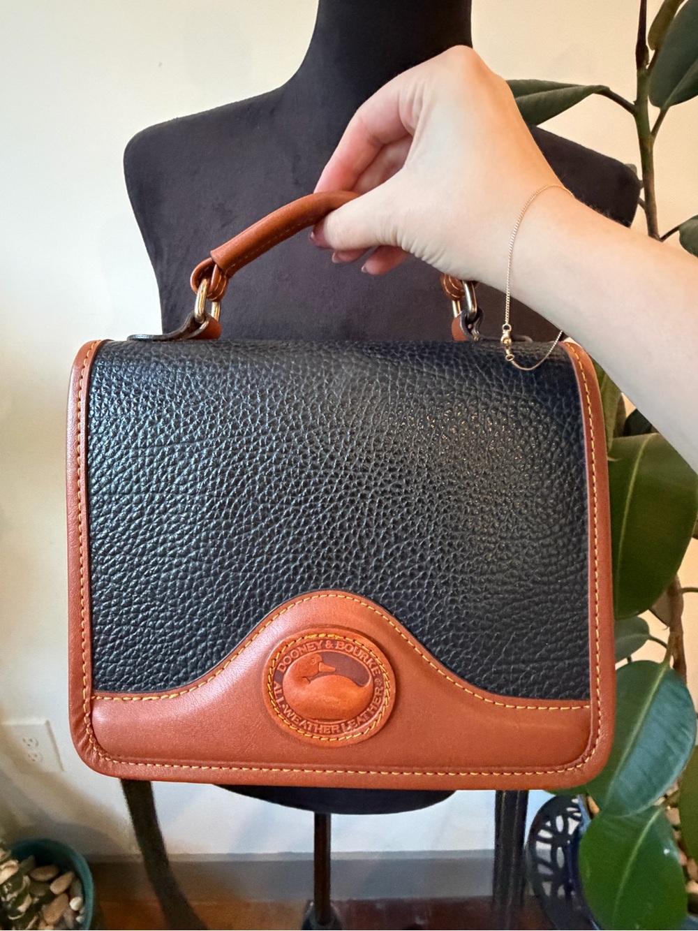 Vintage Dooney & Bourke All Weather Leather Crossbody Organizer Bag
